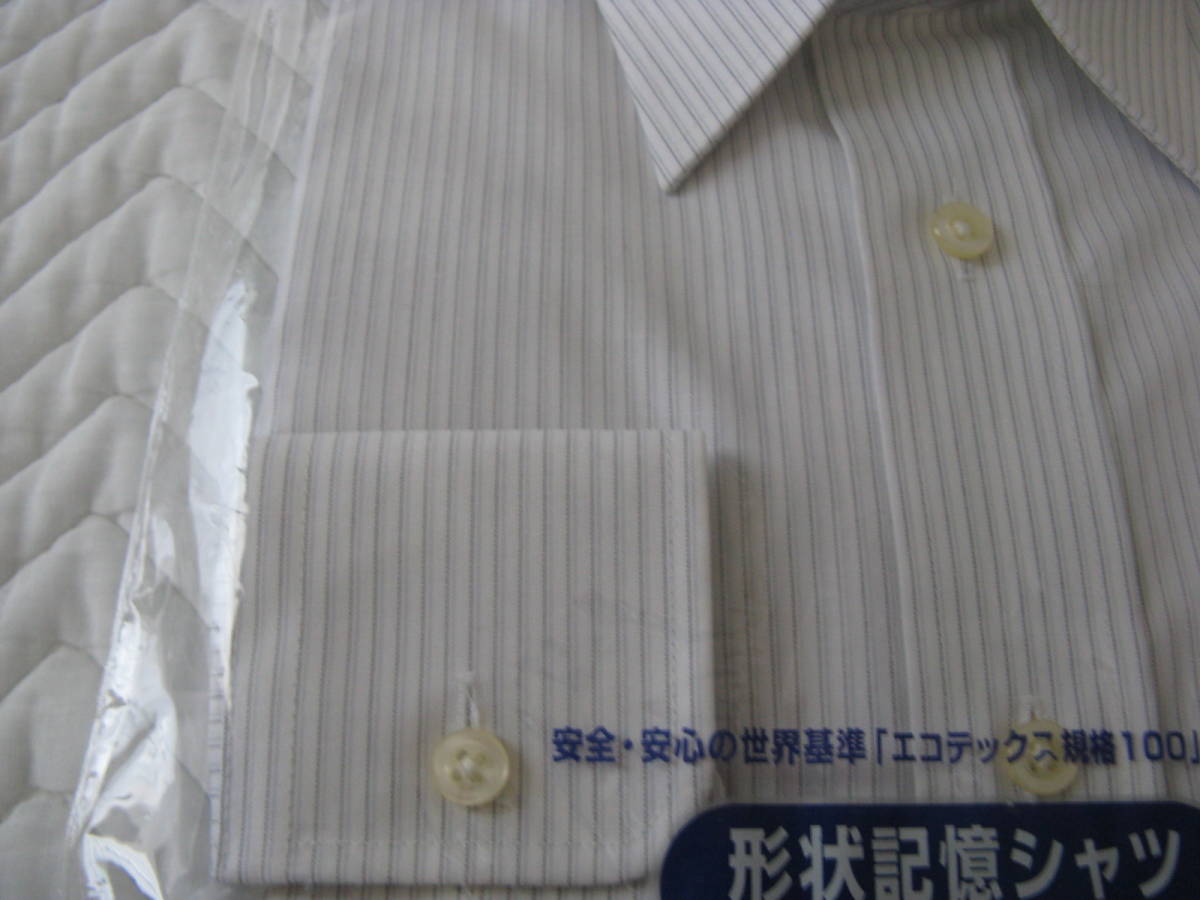 メンズ　カッターシャツ３枚　新品保管品　Lサイズ（首回り４１）　長袖１、半袖２_画像4