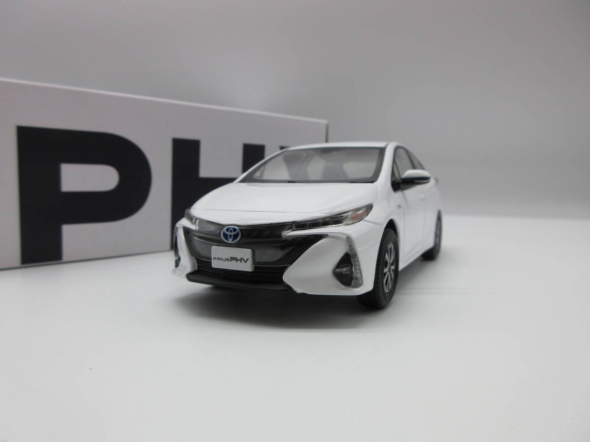 1/30 トヨタ プリウスPHV PRIUS PHV カラーサンプル 非売品 ミニカー　スーパーホワイトⅡ