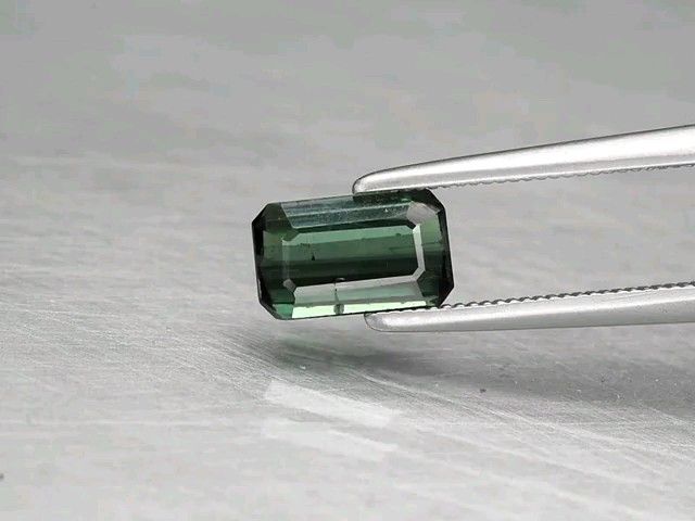 No.31 オクタゴンカット グリーントルマリン 約0.85ct 約7.3mm×4.5mm ナイジェリア産