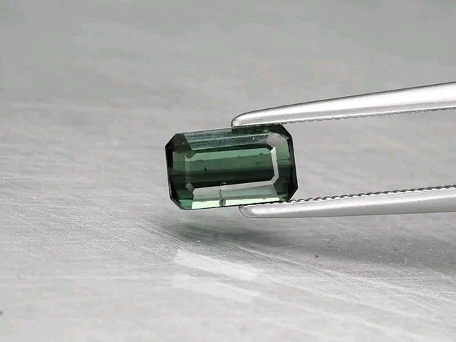 No.31 オクタゴンカット　グリーントルマリン 約0.85ct 約7.3mm×4.5mm ナイジェリア産