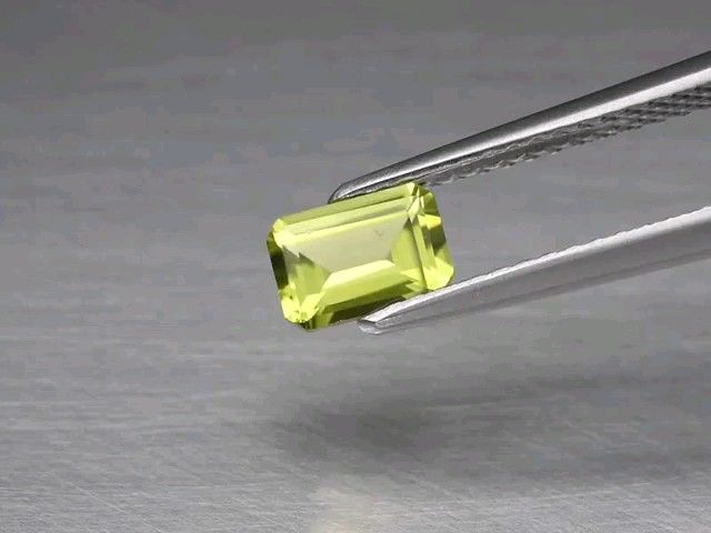 No.47 オクタゴンカット ペリドット 約0.69ct 約6mm×4mm アフリカ産