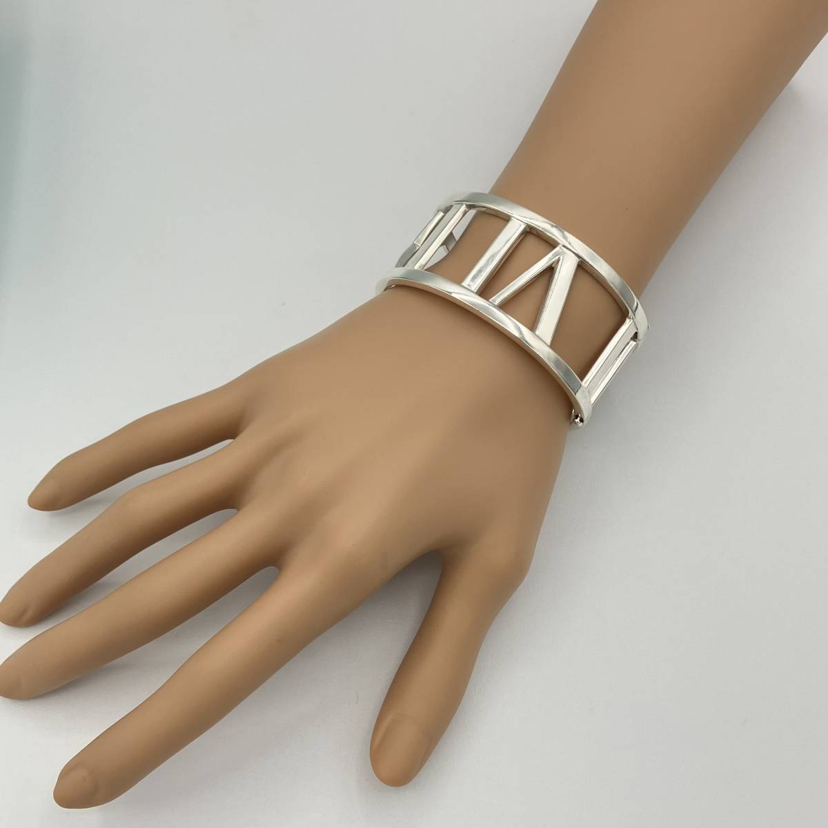希少品 ティファニー オープン アトラス ヒンジ ワイド バングル 希少品 ティファニー オープン アトラス ヒンジ ワイド バングル