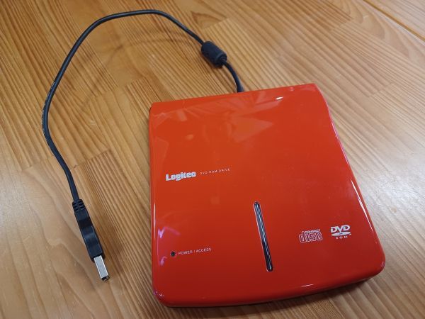 ☆中古 Logitec 外付け USB DVD-ROM ドライブ LDV-P8U2L シルバー 送料無料 ☆_画像1