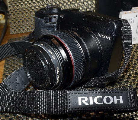 Ricoh レンズ交換式　デジタルカメラ GXR－A12 kit　レンズ：33mm(50mm画角)　f : 2.5 マクロ機能付き　中古美品