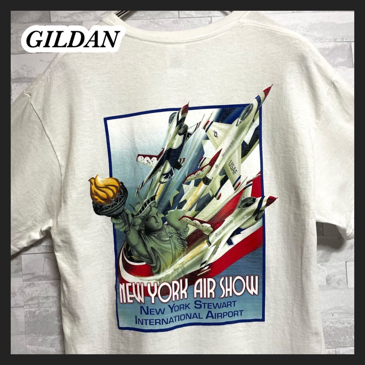 【GILDAN】ギルダン　ニューヨークエアーショー半袖tシャツ ヘビーコットン　メンズ　Mサイズ　古着　ホワイト　白色　自由の女神