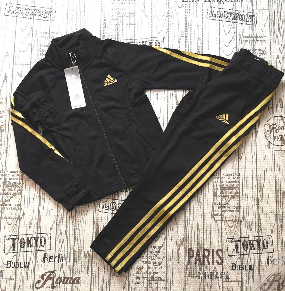 新品 120 adidas アディダス ジャージ 上下 セット キッズ 新品 120 adidas アディダス ジャージ 上下 セット キッズ