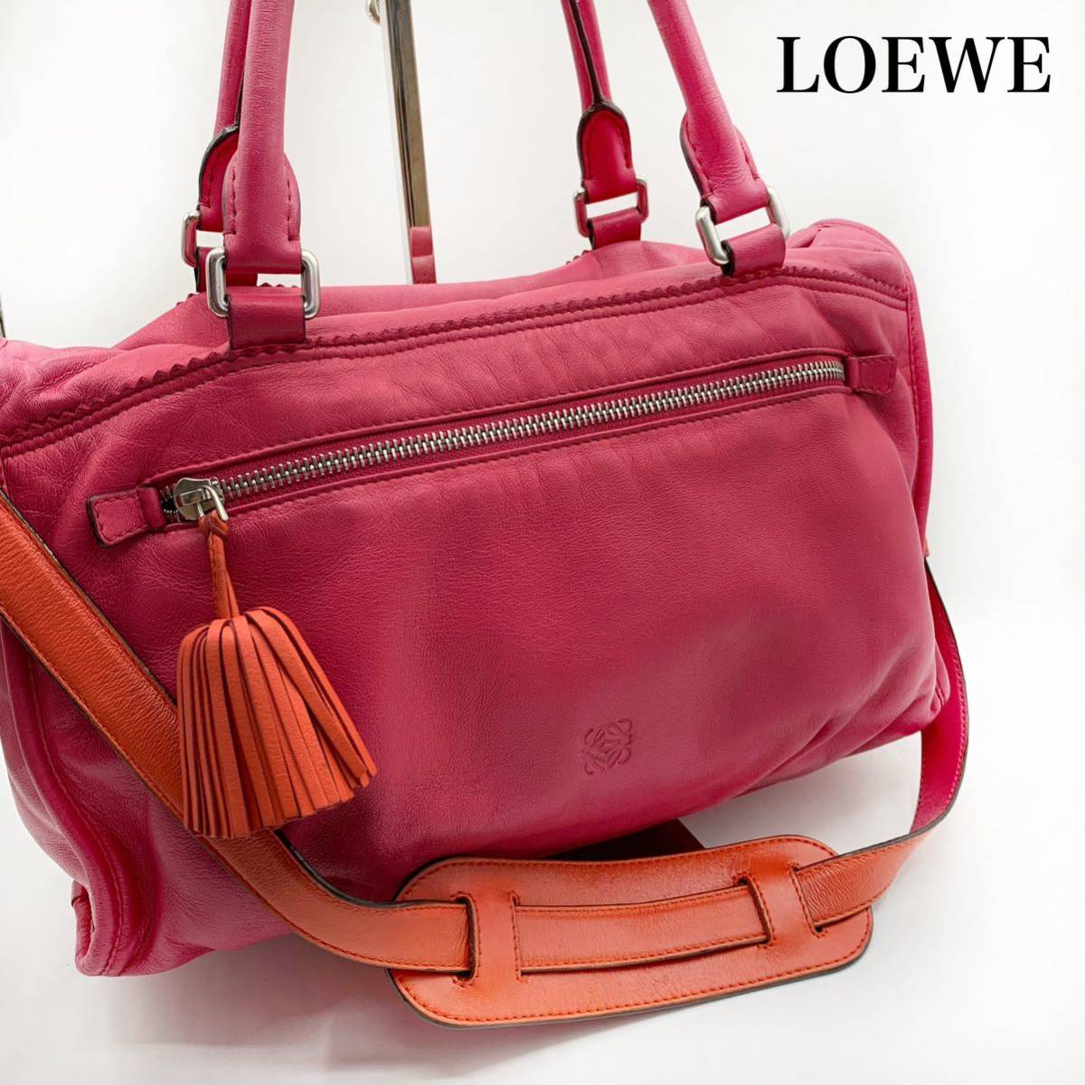 超美品！LOEWE ロエベ　2wayショルダーバッグ　ハンドバッグ　アナグラム　タッセル ナッパレザー　肩がけ　腕かけ　レディース