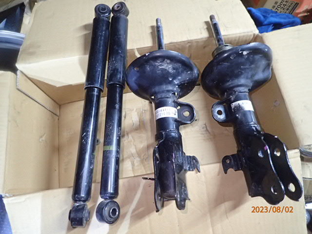  Every Wagon DA17W shock absorber set 41601-64P11 41602-64P11 41700-64P10