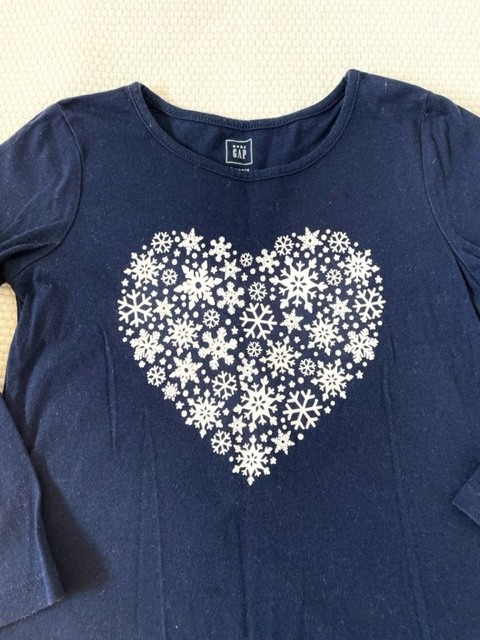 ★★ｂａｂｙＧａｐ　長袖Tシャツ　ネイビー紺　ハート　雪結晶　サイズ３Ｙ　１００★★_画像2