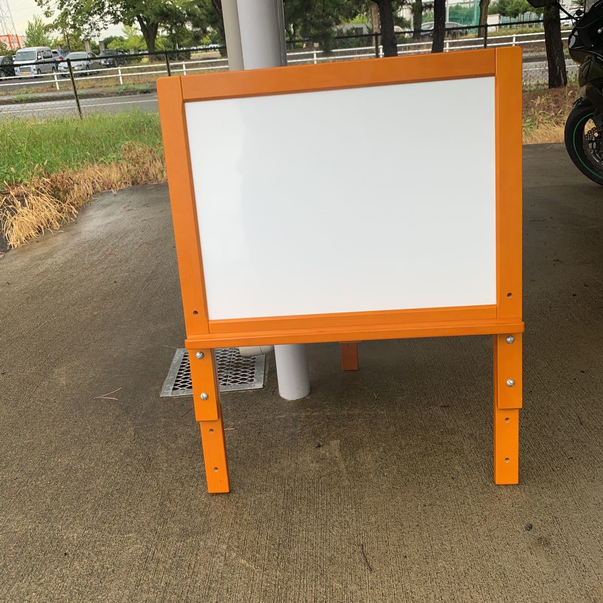 A型看板 ホワイトボード 高さ調整機能付　木製 高級無垢材使用　　89×68cm 未使用_画像9