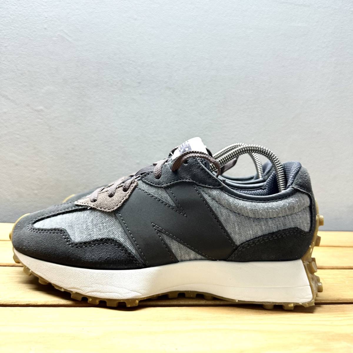極美品 箱有 New Balance WS327WT ニューバランス ビッグロゴ スニーカー 24cm