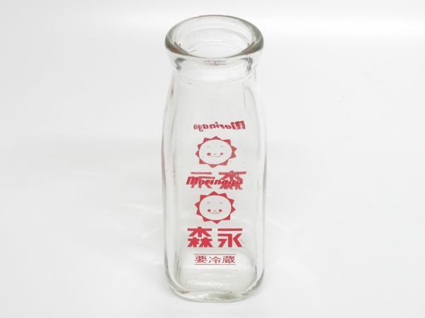 昭和レトロ 牛乳瓶「四角瓶 森永 MORINAGA 太陽」1個 洗浄清掃済 昭和レトロ 牛乳瓶「四角瓶 森永 MORINAGA 太陽」1個 洗浄清掃済