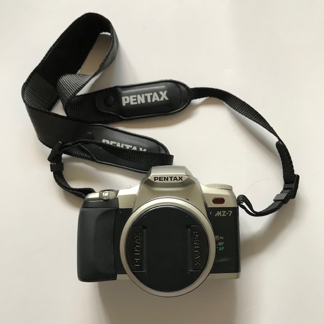 【中古品・動作未確認】PENTAX MZ-7 QUARTZ DATE（シルバー）／レンズ PENTAX-FA 35-80mm、TAMRON 80-210mm_画像2