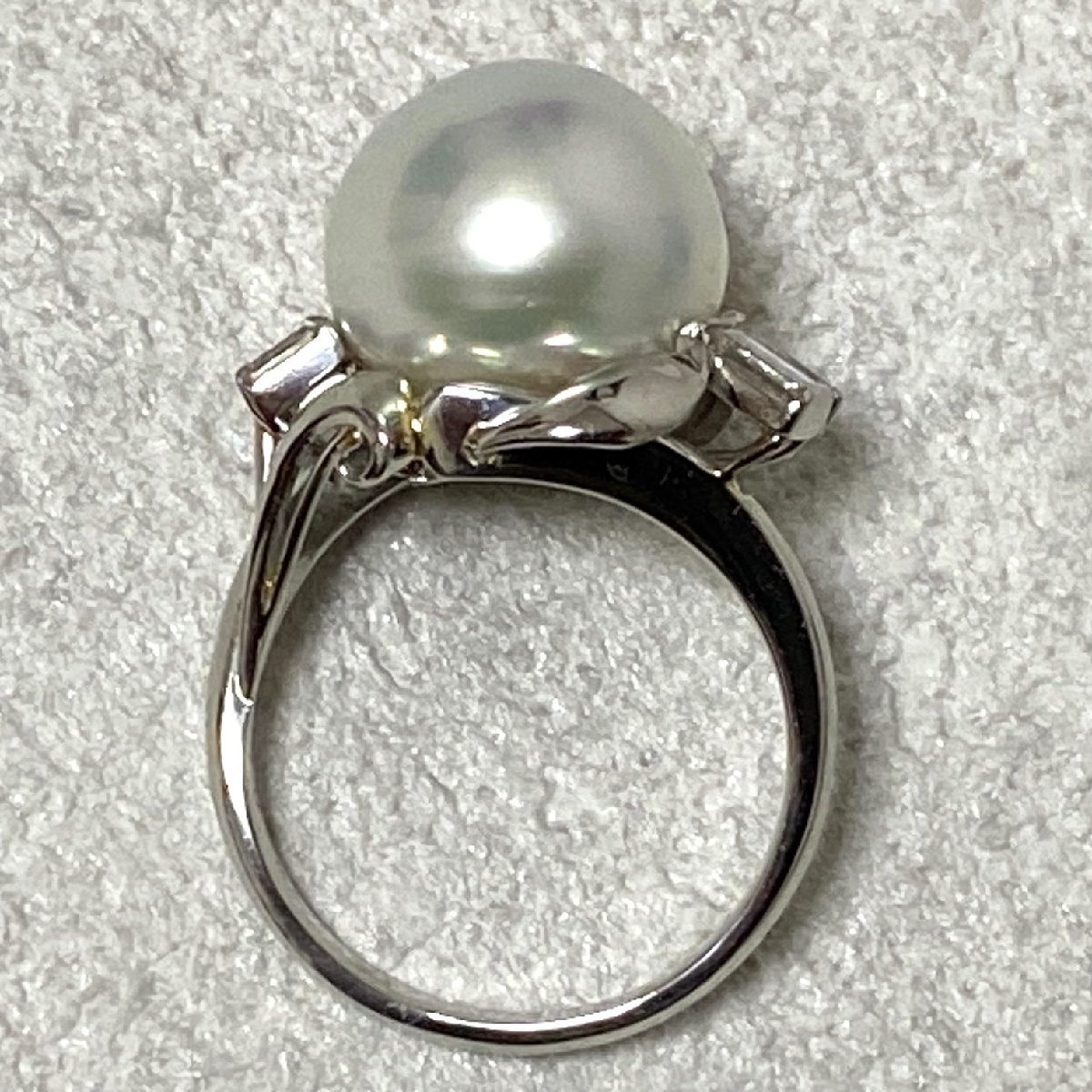 *[KJC]. another document Pt900( platinum ) south . White Butterfly pearl 13.7mm/ diamond ( side stone 0.70ct) pearl ring ring size approximately 17 number weak 