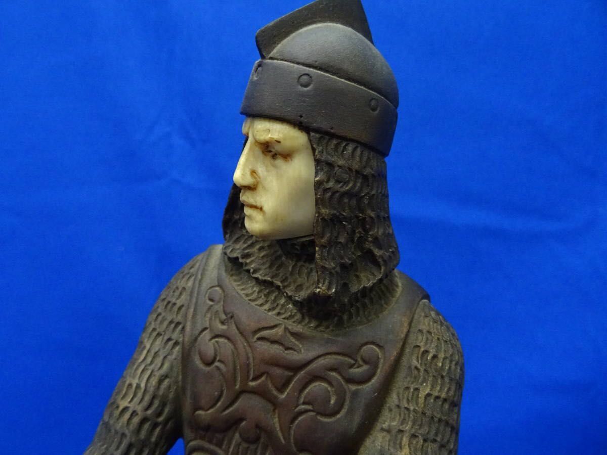 本日特別価格　G028  西洋　ヨーロッパ　剣を持った騎士像　ブロンズ像　在銘  美品「Cornig・・・」 