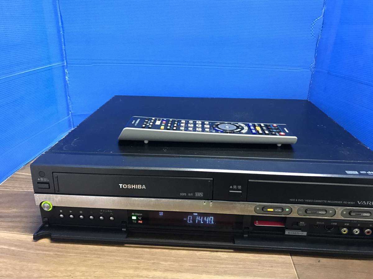 新着 東芝 リモコン付 中古品B-8709 RD-W301 VHS/HDD/DVDレコーダー