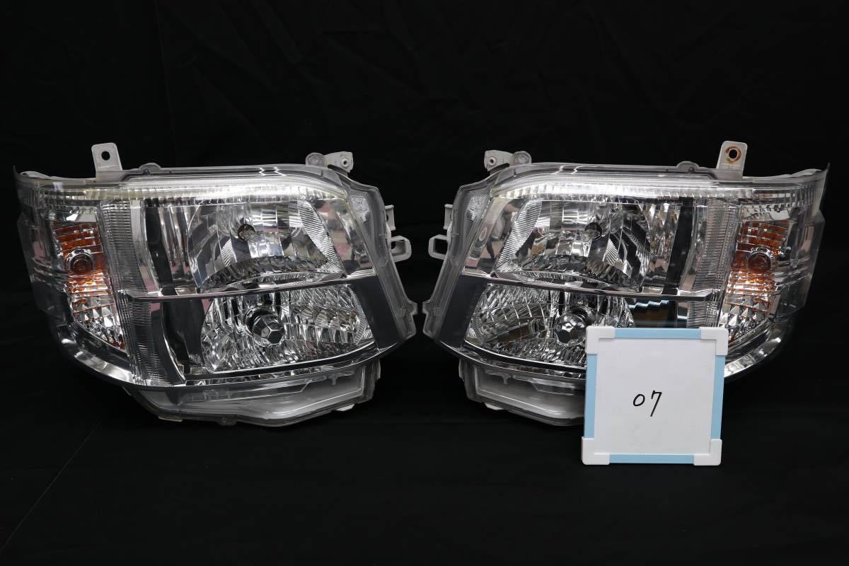 ハイエース200系 3型 純正ヘッドライト 左右セット HID koito 26-129
