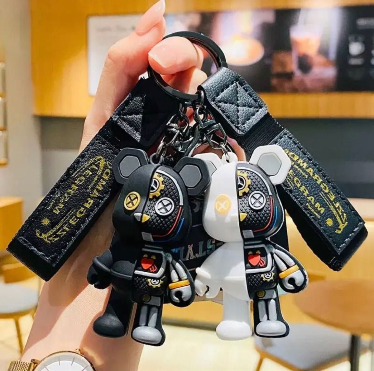 クマ　チャーム 白 キーリング　 キーホルダー　人気　ロボット　かわいい　韓国