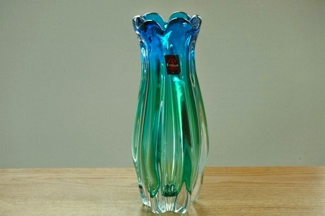 送料無料 昭和レトロ EMERALD ガラス製 花瓶 未使用品 花器 送料無料 昭和レトロ EMERALD ガラス製 花瓶 未使用品 花器