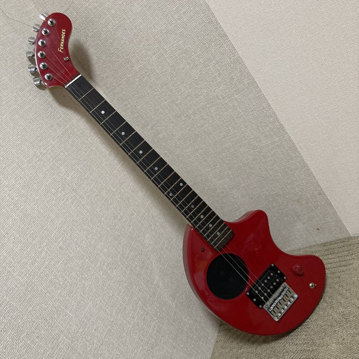 ☆FERNANDES フェルナンデスエレキギターZO-3 RED アンプ内蔵