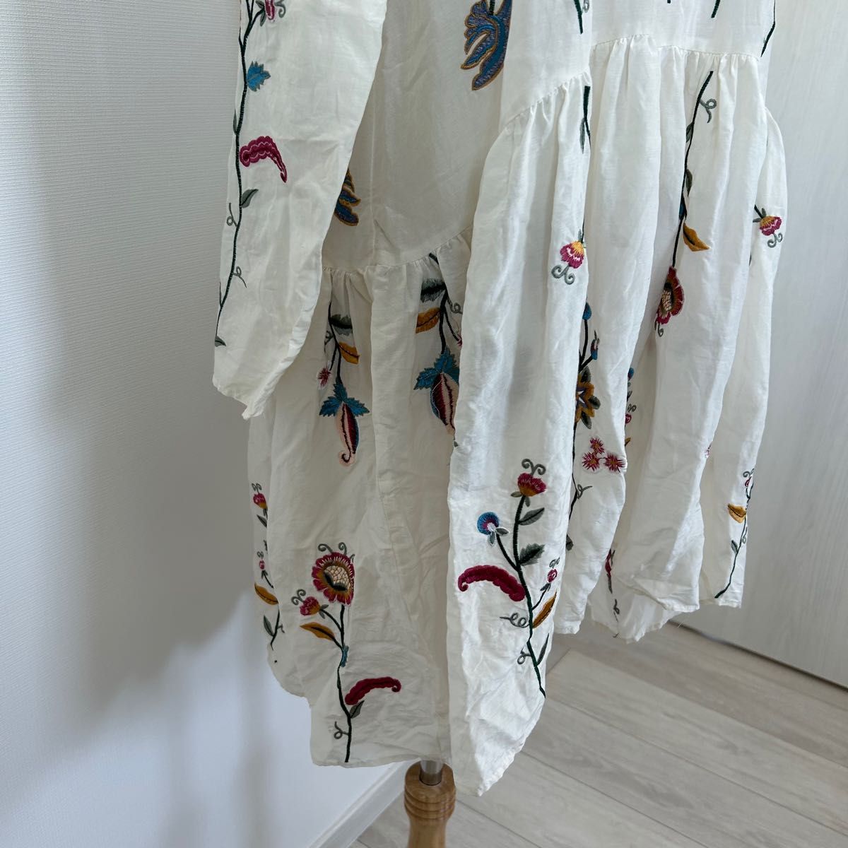 ZARA 花柄 ワンピース 刺繍 ザラ レディース 白 チュニック 美品 ZARA 花柄 ワンピース 刺繍 ザラ レディース 白 チュニック 美品