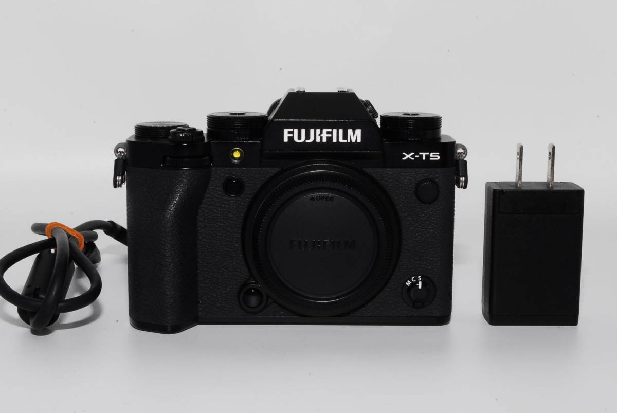 超人気新品 ☆ほぼ新品☆FUJIFILM X-T5 シルバー フジフィルム 有効約