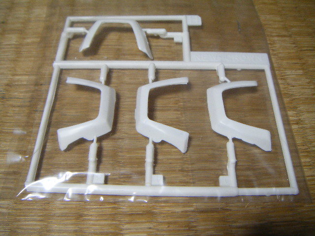 1/24富士見豐田皇冠2800皇家Twinkham（MS 125）可變翼在Fender Roadway Racer Grachan    原文:1/24 フジミ トヨタ クラウン 2800ロイヤル ツインカム(MS125)　可変ウイング オーバーフェンダー 街道レーサー グラチャン