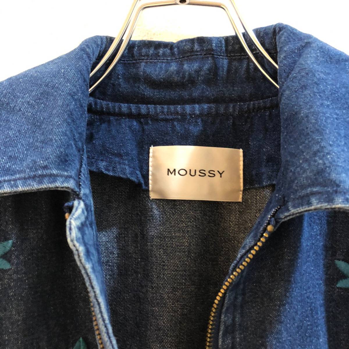 MOUSSY/マウジー 長袖フルジップアップジージャン 花柄刺入り ネイビー 紺 レディース F_画像4