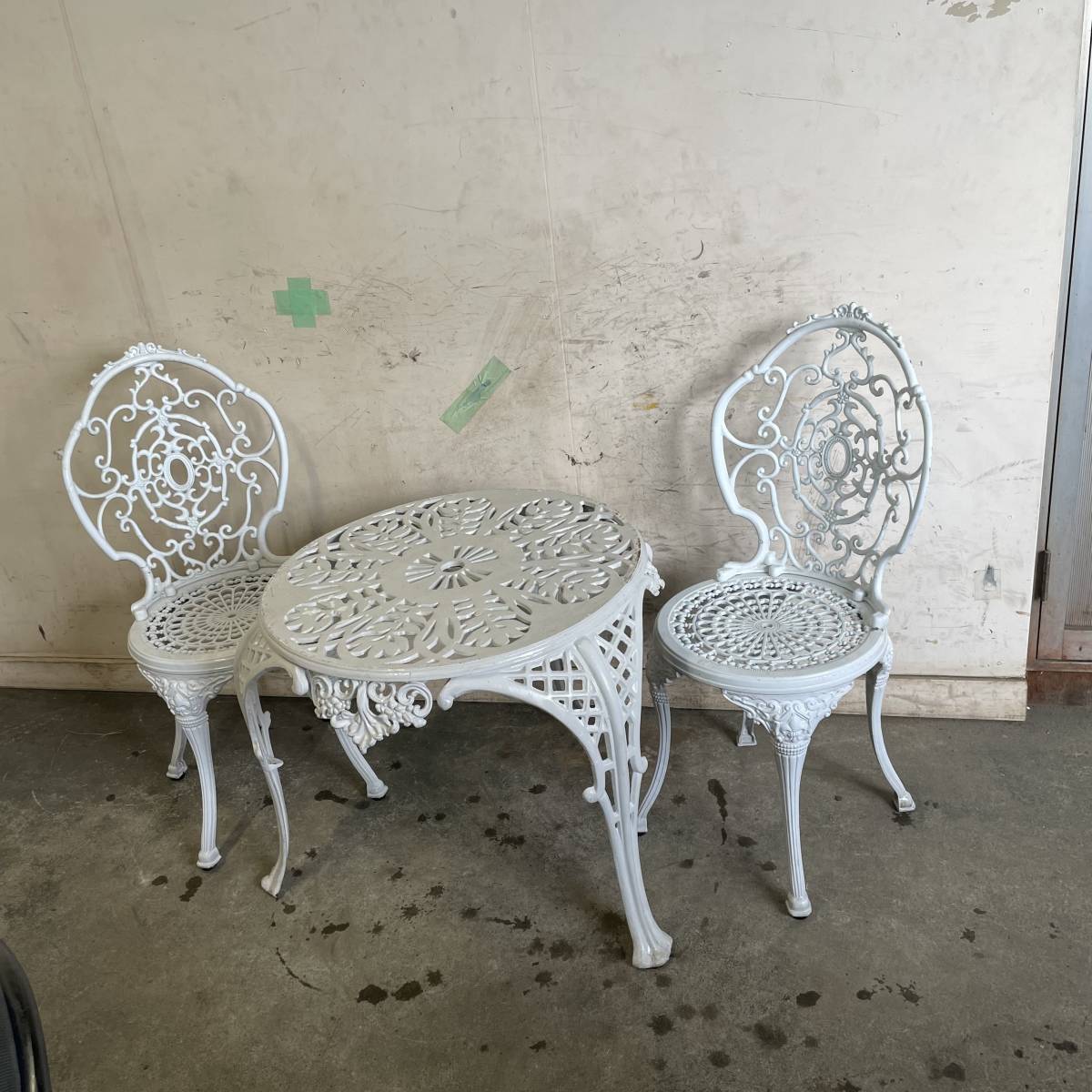 * Gifu departure ^ garden chair -2 legs / garden table set / table surface diameter 660mm/ painting coming off etc. equipped / antique / garden / present condition goods R5.8/28y*