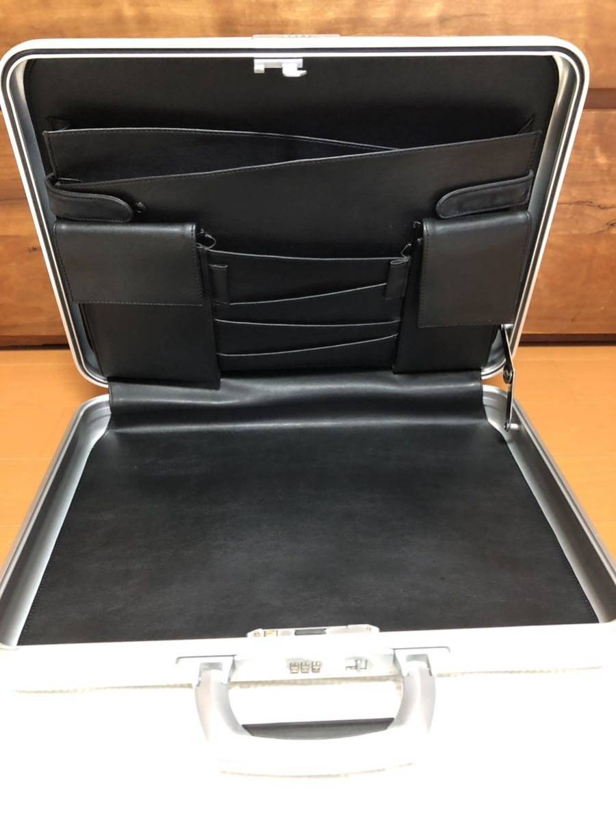 新作商品 ☆ゼロハリバートン☆アタッシュケース☆シルバー MADE IN