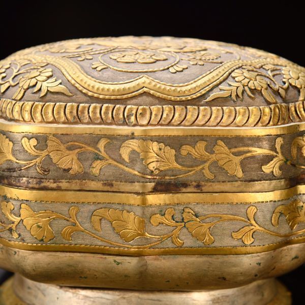 注目ショップ 「時代物 古銅彫 塗金瑞獣蓋盒」旧銅器 置物擺件 賞物