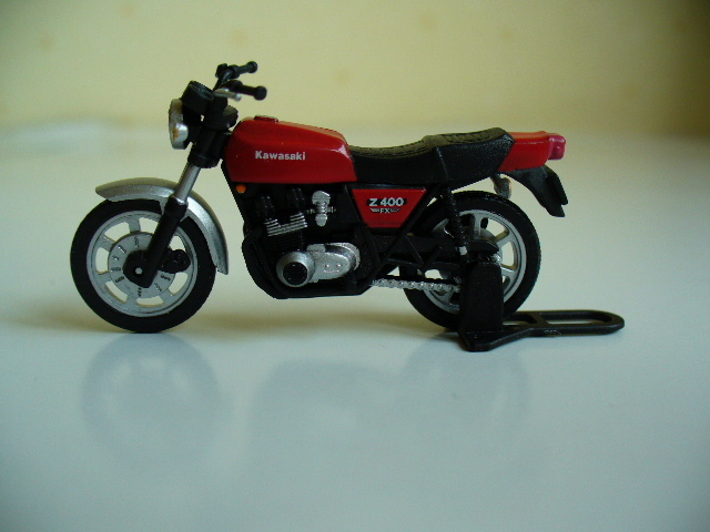 UCC ヨシムラ ism KAWASAKI Z400FX カワサキ フェックス 川崎重工 赤 YOSHIMURA 吉村 POP 1/42スケール 絶版 希少 _画像2