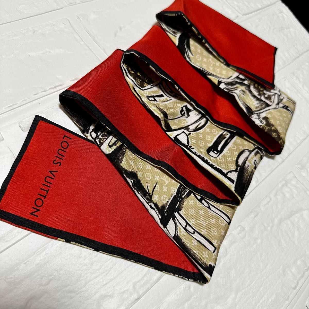 美品ルイヴィトン バンドー トランク スカーフ 赤×ベージュ