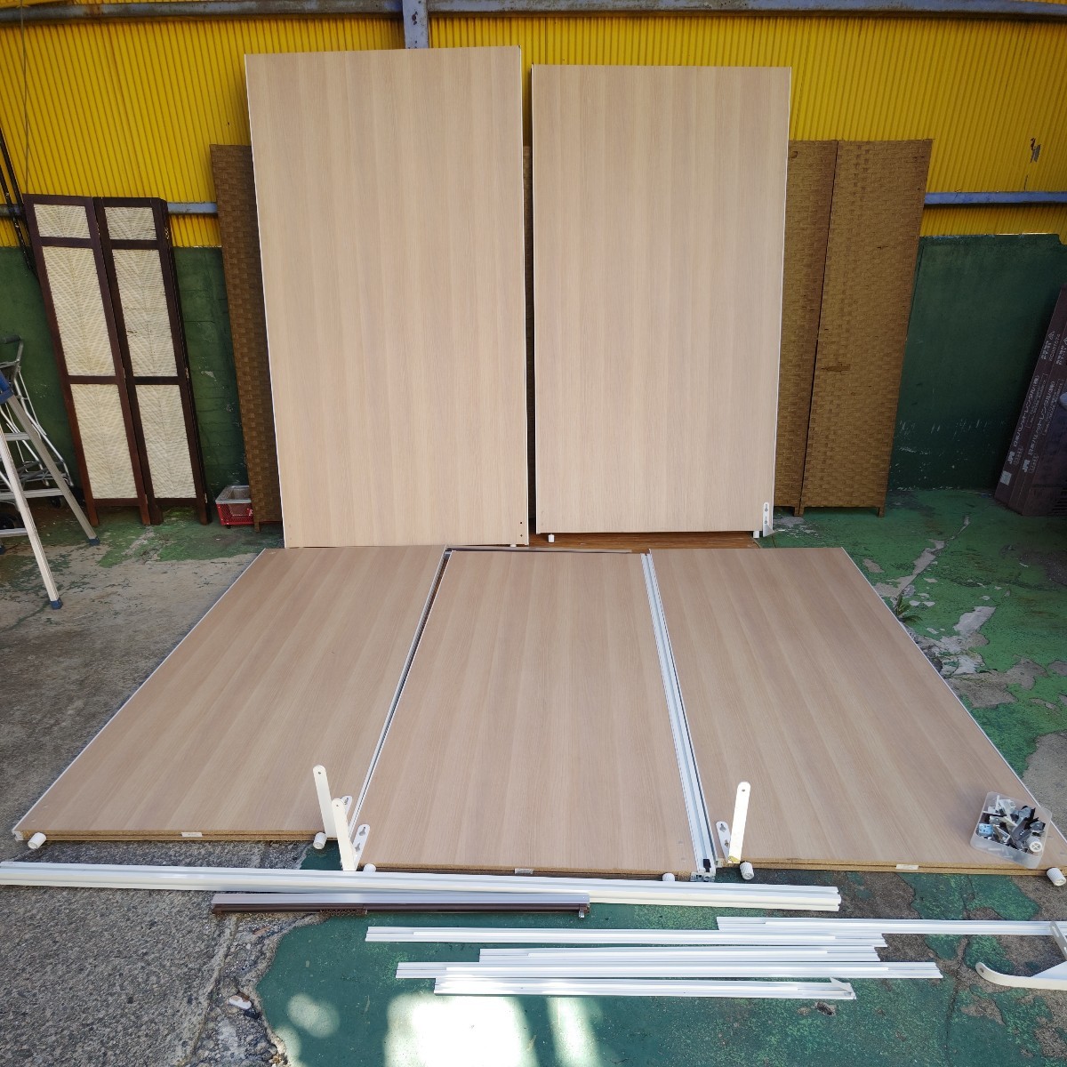 * direct receipt limitation (pick up) [ office furniture partition ] wood panel 5 sheets together facility from discount up goods office facility examination . conference room 108-66