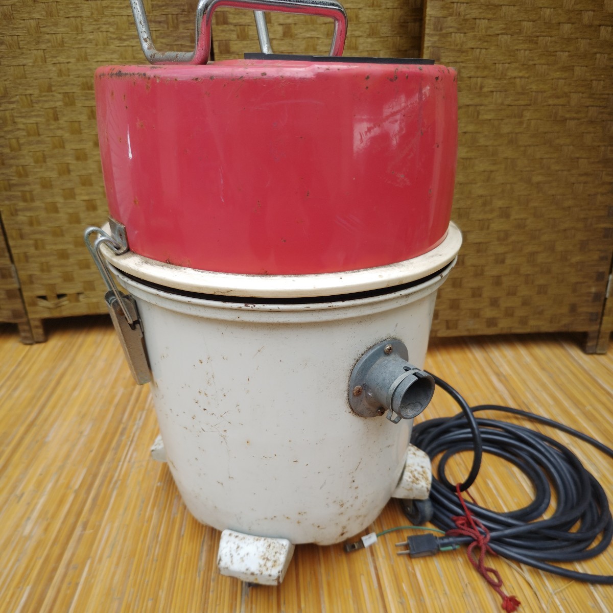 ◎【昭和レトロ HITACHI 業務用掃除機 】ジャンク品 CF-V100W ◎【昭和レトロ HITACHI 業務用掃除機 】ジャンク品 CF-V100W