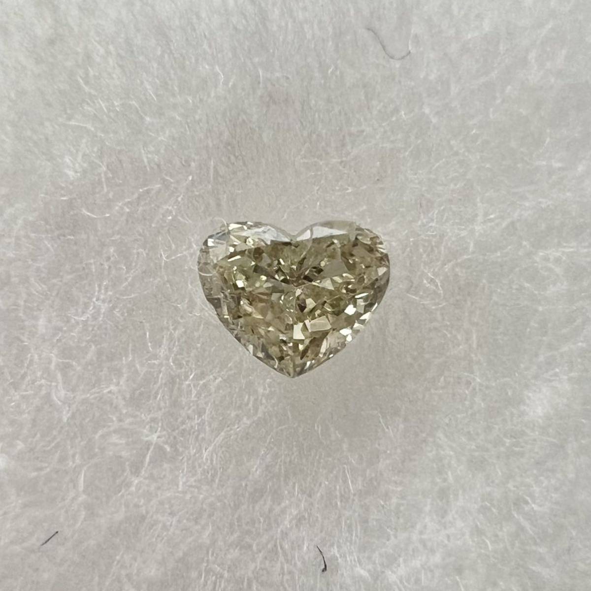 ハートシェイプ イエロー ダイヤモンド ルース 蛍光ダイヤの画像1