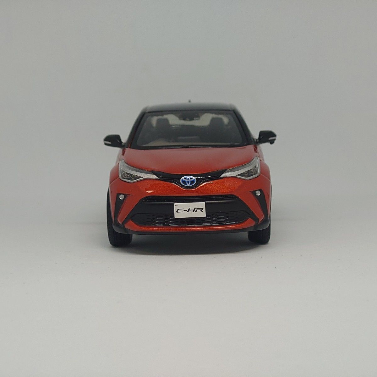 トヨタ C-HR ⑮2TC ブラック×オレンジメタリック 1/30色見本ミニカー【店頭展示用】