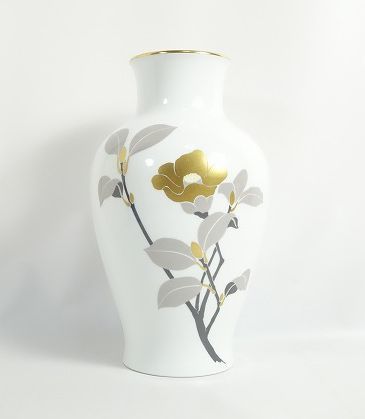 M★格安出品!!OKURA 大倉陶園【花瓶/フラワーベース/花器】高さ約27㎝×口径約9㎝/金蝕金彩椿文大花瓶 ゴールド ホワイト/飾壷 古美術品★_画像7