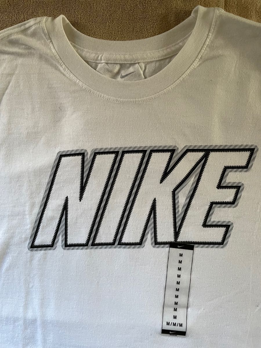 ナイキ　NIKE 半袖Tシャツ　新品　未使用　タグ付き　M