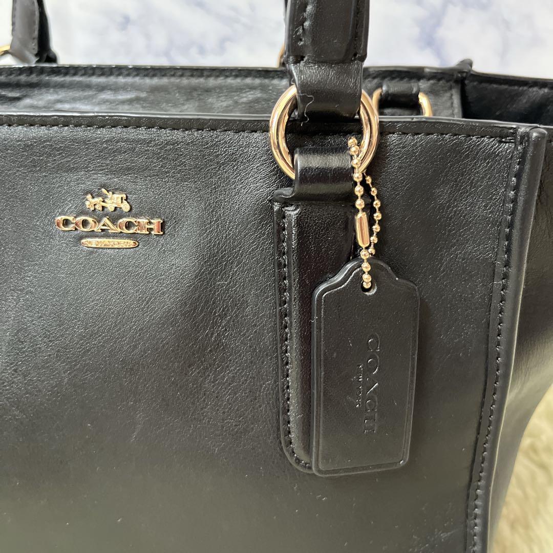 送料無料　COACH コーチ　 2way クロスビー ショルダーバッグ　　ハンドバック　鞄　黒　チャーム付　ゴールド金具　金ロゴ_画像3