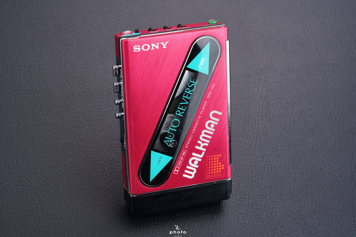 大人気 ポータブルカセットプレーヤー 薄型高音質モデル WALKMAN