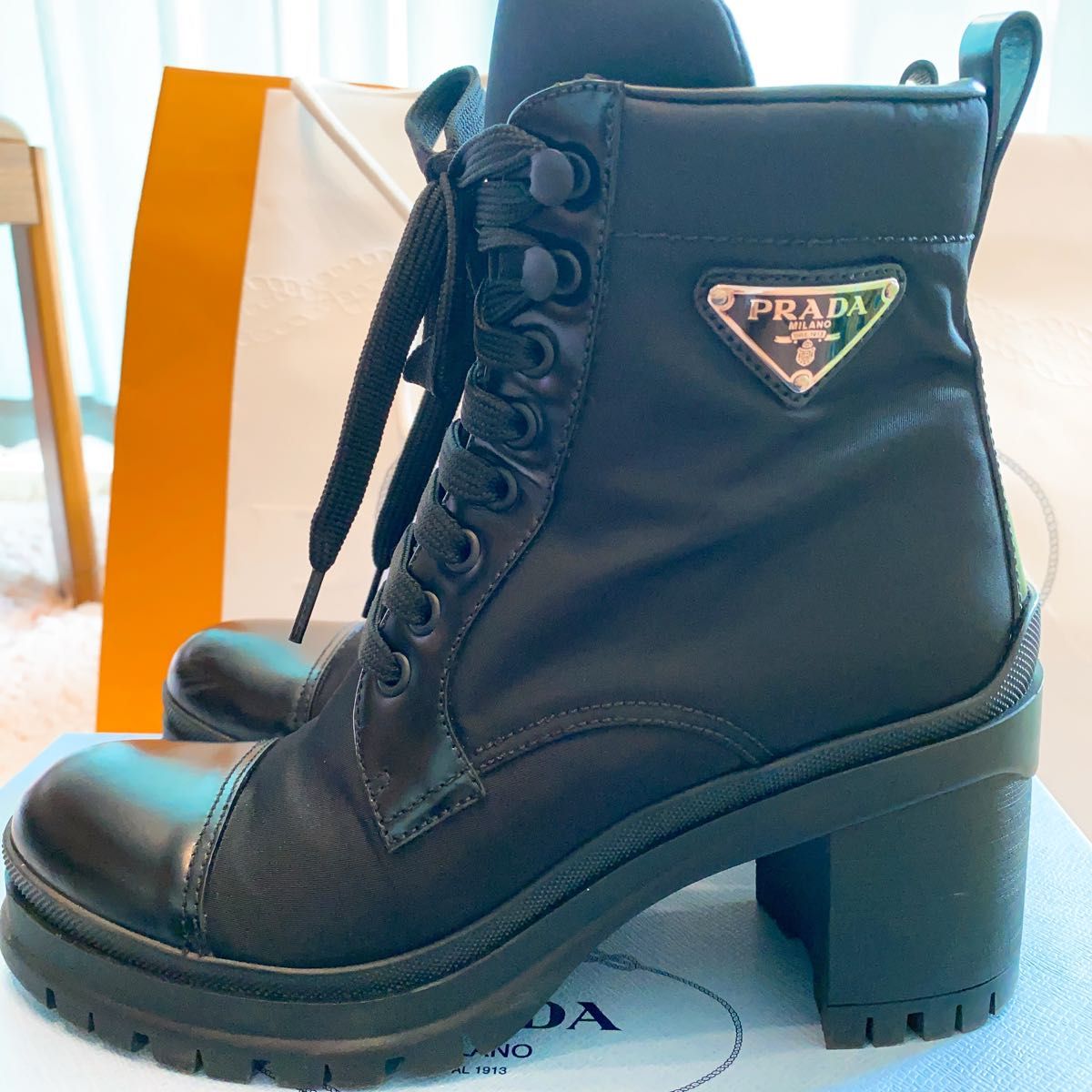プラダ PRADA ブラッシュドレザー ナイロン レースアップブーティー37