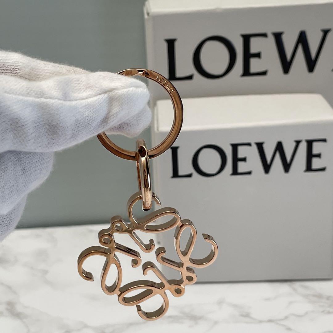 ステキ～LOEWE ロエベ アナグラムキーホルダー キーチャームシルバー