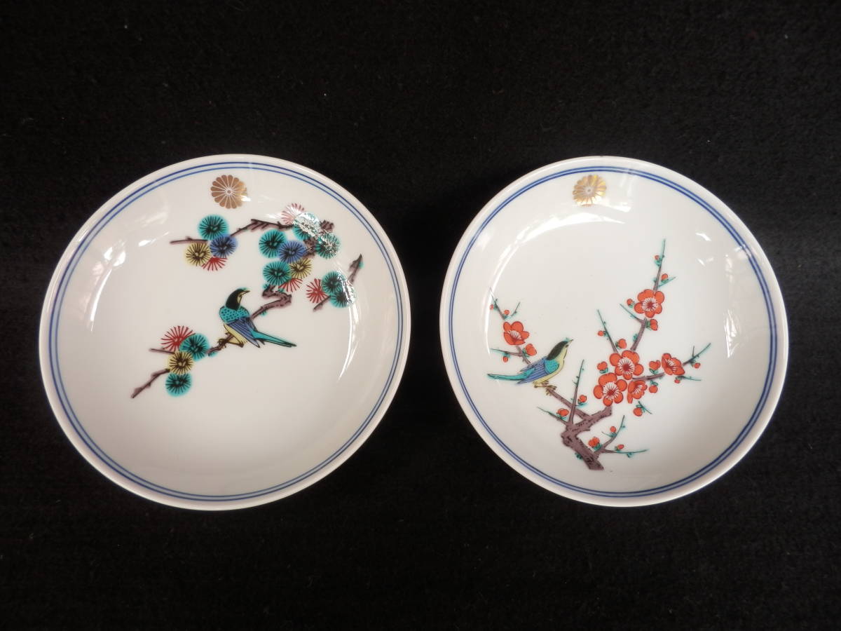 新品未使用品 九谷焼 生山 皿 ５枚 菊の御紋入り 花鳥文 絵変わり 共箱 葡萄　椿　松　竹　梅　縁起物　菊の御紋　高級　九谷　鳥　お手塩_画像2