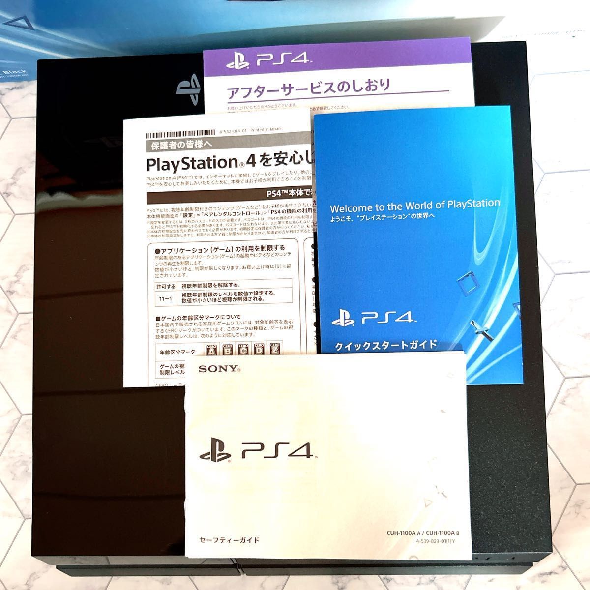 美品 PS ４本体 CUH-1100A B01 500GB ジェットブラック 