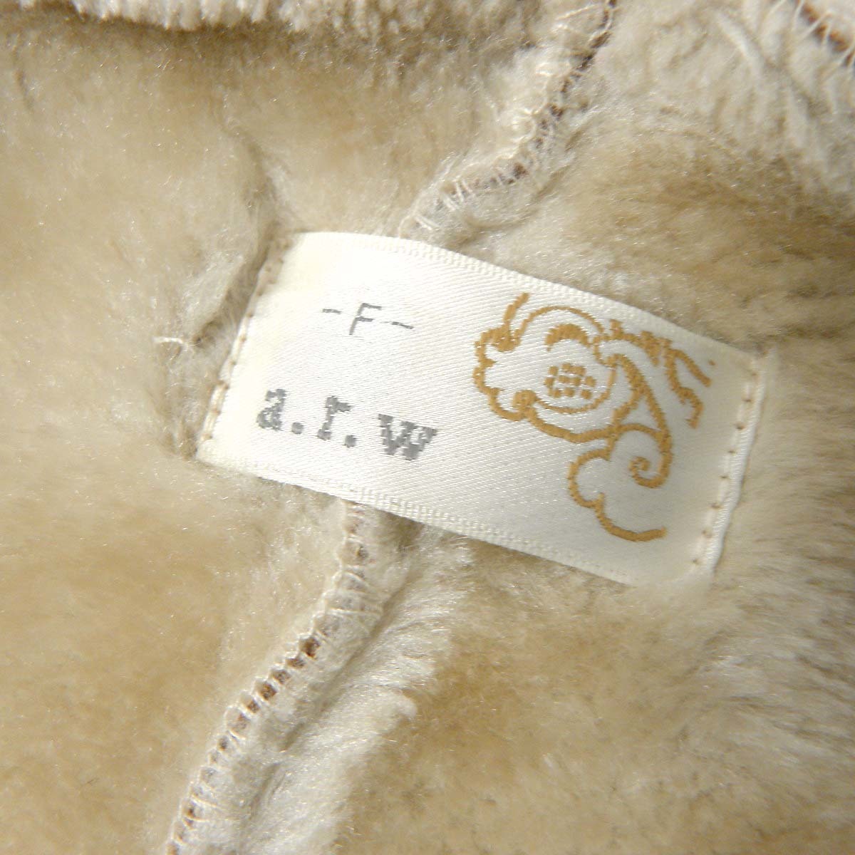アロー a.r.w 裏ボア素材であたたかい フーデッドフェイクムートン
