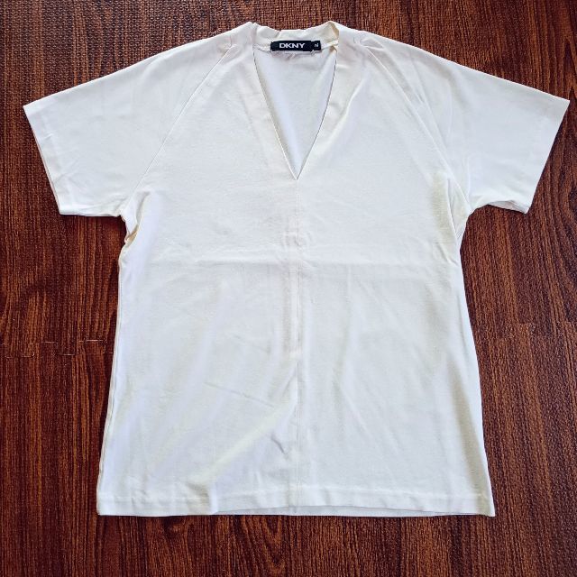 DKNY　ダナキャランニューヨーク　Vネック　ストレッチカットソー　Tシャツ　半袖　白　ホワイト　レディース　トップス Mサイズ　レーヨン_画像1