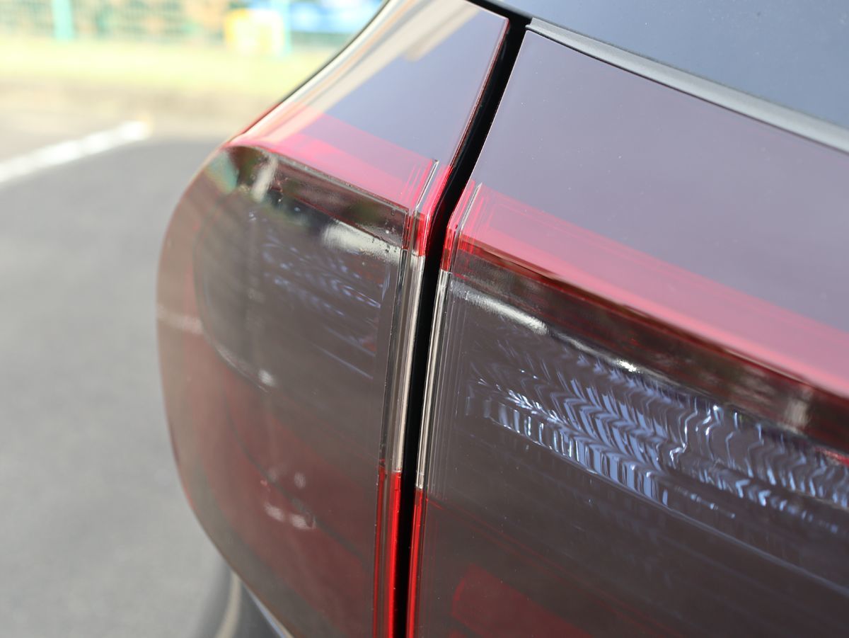 Tint+ cut . Fit GR1/GR2/GR3/GR4/GR5/GR6/GR7/GR8 tail lamp smoke film ( side part is . doesn`t )