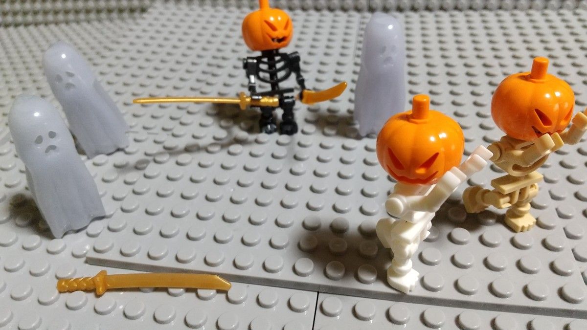 スケルトンミニフィグ　LEGO互換　匿名配送　レゴ武器　かぼちゃ　ゴースト　夏休み　ホラー　送料無料　骨　ハロウィン　コスプレ