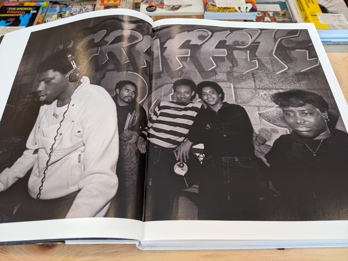 【洋書】【新品】Yo!: The Early Days of Hip Hop 198284 / ソフィ・ブラムリー ヒップホップ グラフィティ ブレイクダンス